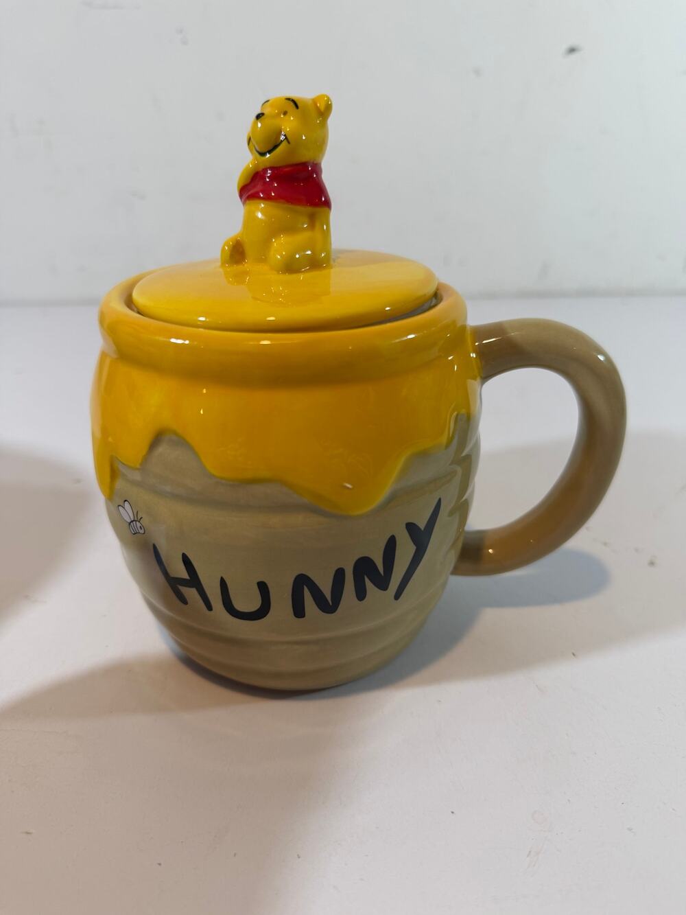 Disney Winnie The Pooh Hunny Pot Ceramic Mug 20 Oz. With Lid